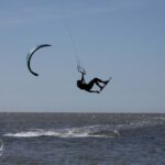 Kitesurfers in Lauwersoog